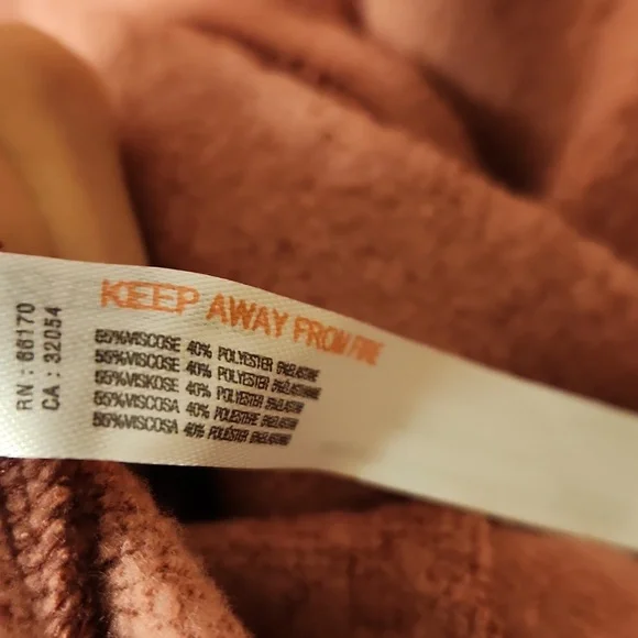 NWT Urban Outfitters Cinnamon Roll Terracotta Oversized V-Neck Thermal Sweater - Picture 5 of 5